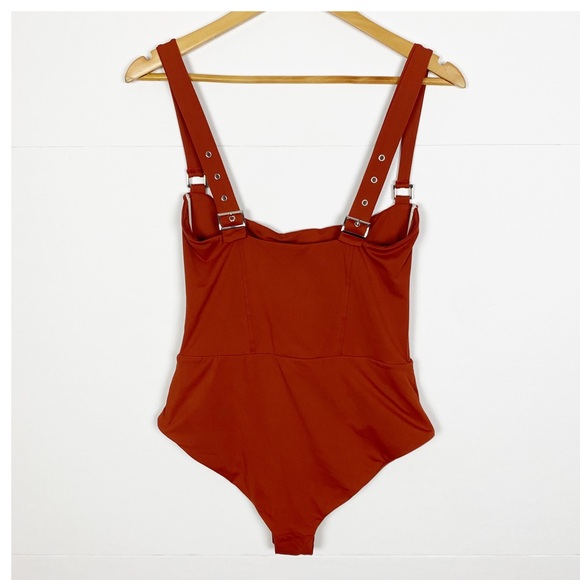 Revel Rey Hunter One-Piece Swimsuit Size Large
in Picante - Picture 6 of 9